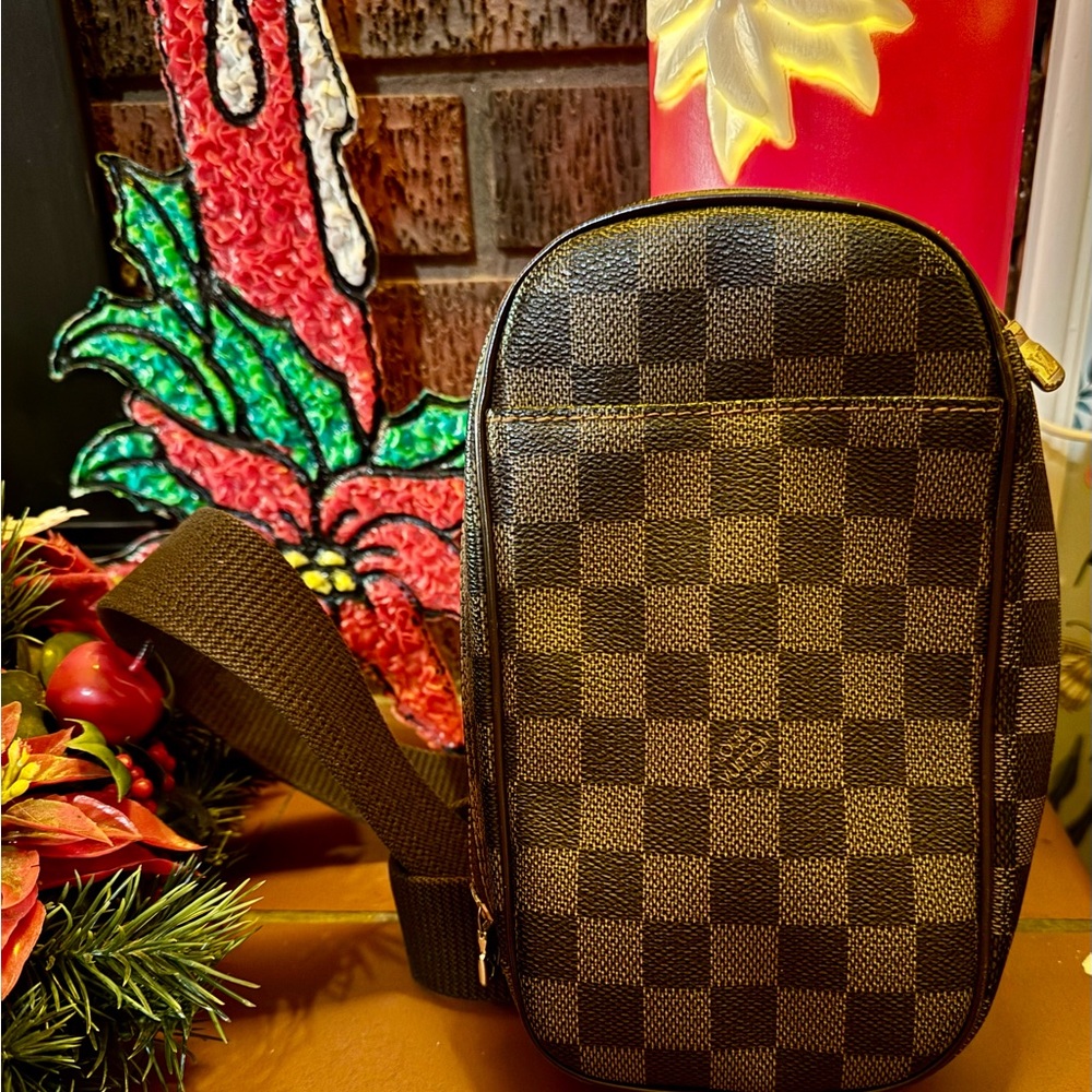 Sold**Auth COA incl Louis Vuitton Crossbody Pochette Gange Damier Ebene Bum 2009